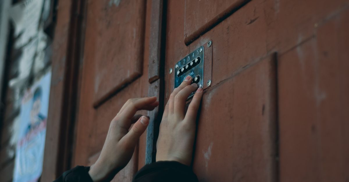 What actually happens when you call for a home lockout service — Quantum Guard Mississauga Security